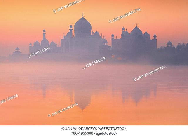 Taj Mahal and Yamuna River (In 1983 Taj Mahal became a UNESCO World Heritage Site), Agra, Uttar Pradesh, India