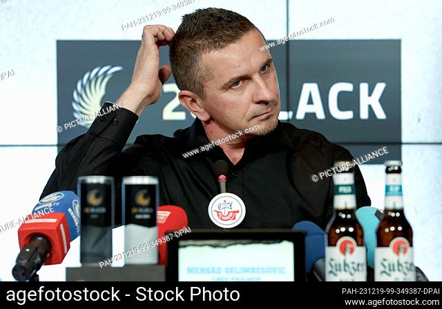 19 December 2023, Mecklenburg-Western Pomerania, Rostock: Mersad Selimbegovic is introduced as the new coach of second-division soccer club FC Hansa Rostock at...