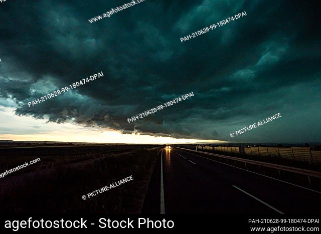28 June 2021, Esslingen: A massive storm with a shelf cloud moves over the A8 near Esslingen and Stuttgart. Photo: Alexander Hald/vmd-images/dpa