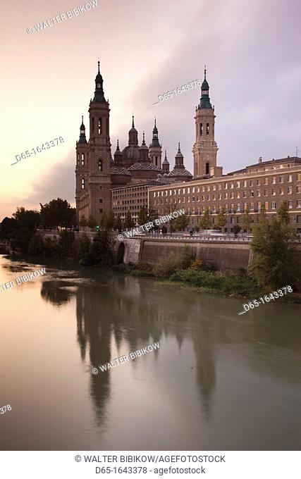 Spain, Aragon Region, Zaragoza Province, Zaragoza, Basilica de Nuestra Senora de Pilar on the Ebro River, sunrise