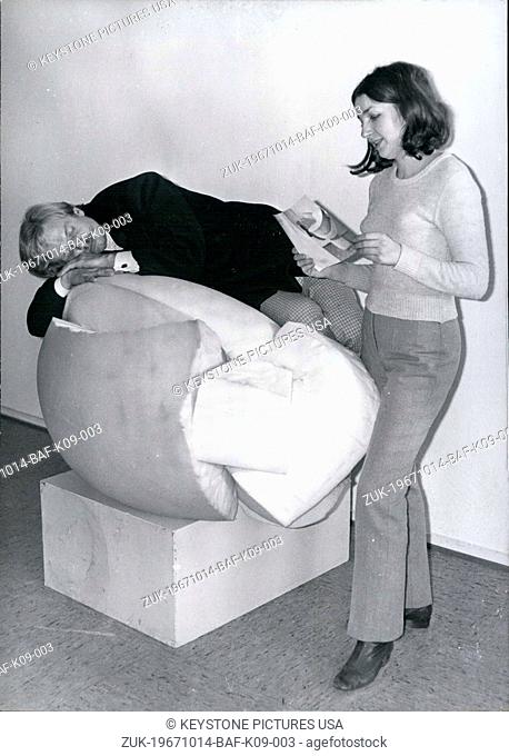 Oct. 14, 1967 - Peter Bittner of Cologne is pictured here 'inspecting' the foam rubber sculpture work of American artist John Chamberlain