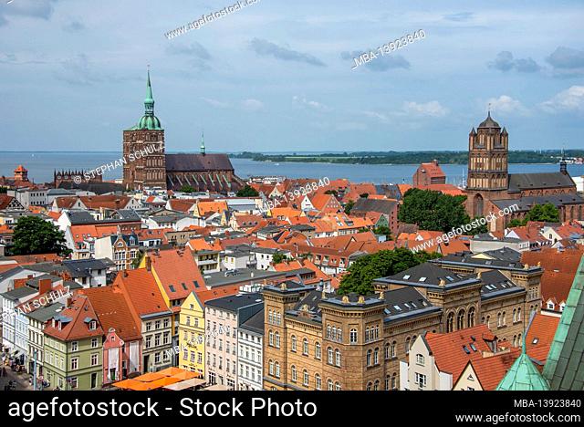 Germany, Mecklenburg-Western Pomerania, Stralsund, view from the Marienkirche on the old town with the St. Nikolaikirche