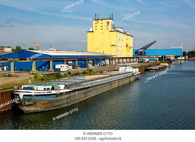 D-Gelsenkirchen, Ruhr area, Westphalia, North Rhine-Westphalia, NRW, Stadthafen Gelsenkirchen at the Rhine-Herne Canal, harbour, inland port, industrial harbour