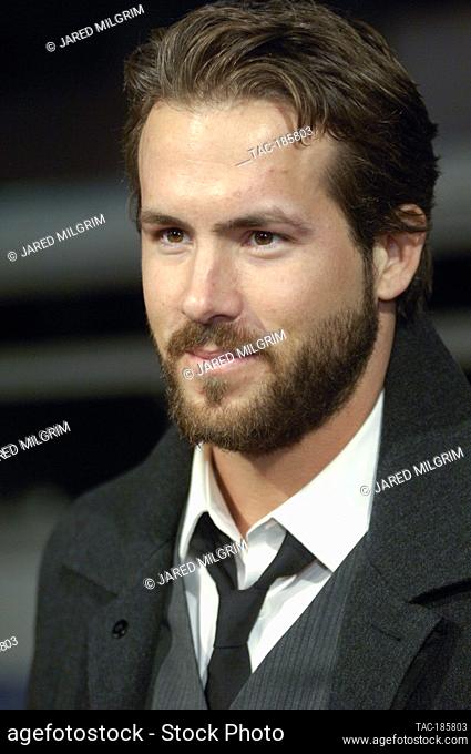 Actor Ryan Reynolds attends arrivals for the premiere of Smokin' Aces at Grauman's Chinese Theater on January 18, 2007 in Hollywood, California