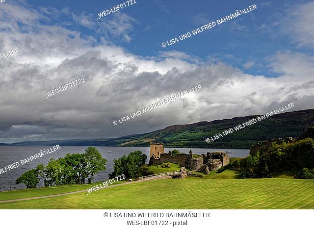 Great Britain, Scotland, Scottish Highlands, Drumnadrochit, Loch Ness, Urquhart Castle