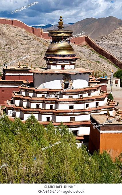 Magnificent tiered Kumbum, literally one hundred thousand images, of the Palcho Monastery, the largest chorten in Tibet, Gyantse, Tibet, China, Asia