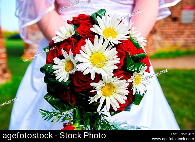 wedding bouquet red roses