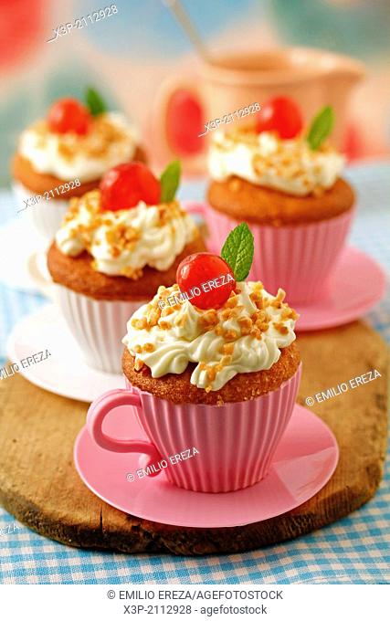 Almond cupcakes