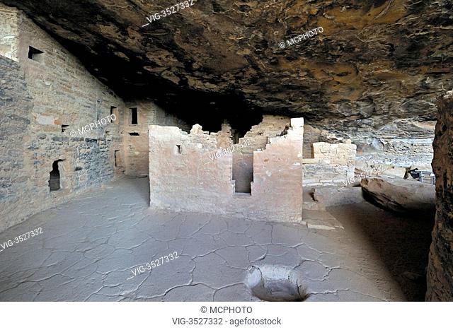 Spruce Tree House, a cliff dwelling of the Native American Indians, about 800 years old, Mesa Verde National Park, UNESCO World Herita - 01/08/2010