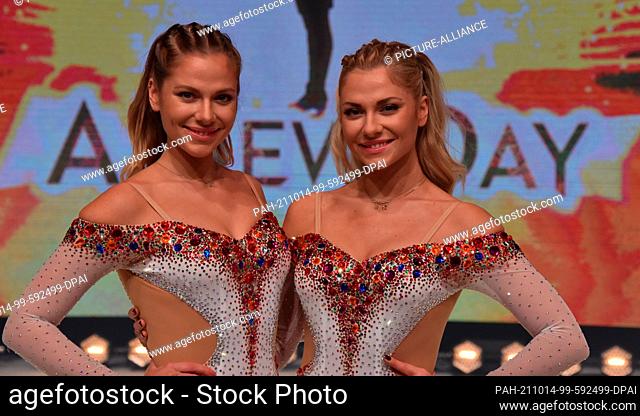 13 October 2021, North Rhine-Westphalia, Cologne: The twins Cheyenne (l) and Valentina Pahde, actresses, stand in their costumes with skates as guest stars on...