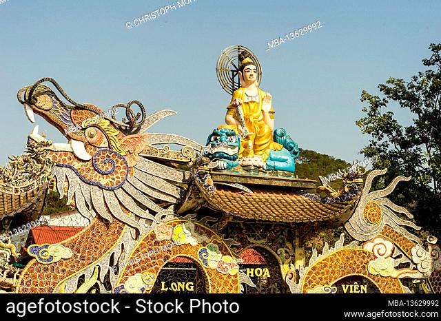 Vietnam, Da Lat, Linh Phuoc Pagoda, detail, dragon, statue