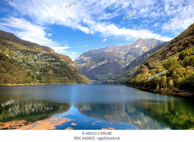 Reservoir, Lago di Vorgorno, Valle Verzasca, Vorgorno, Ticino, Switzerland