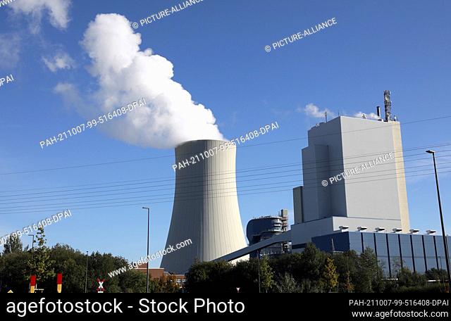 07 October 2021, Mecklenburg-Western Pomerania, Rostock: The hard coal-fired power plant in the Rostock seaport. Photo: Bernd Wüstneck/dpa-Zentralbild/ZB