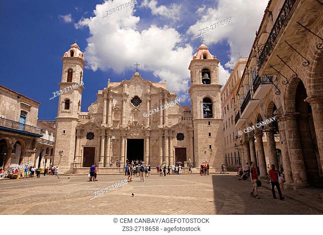 View to the Plaza Catedral with the Cathedral at the background in Old Havana-Havana Vieja, La Habana, Cuba, Central America