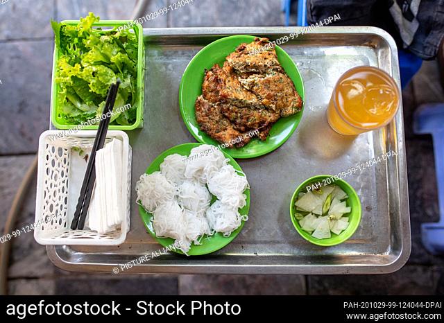 23 October 2020, Vietnam, Hanoi: The worm omelette is usually served with rice noodles, a sweet and sour fish sauce and a glass of iced tea