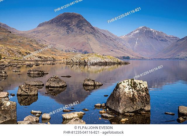 View of lake in 'over-deepened' glacial valley, deepest lake in England at 79 metres (258 feet), Wastwater, Wasdale Valley, Lake District N.P