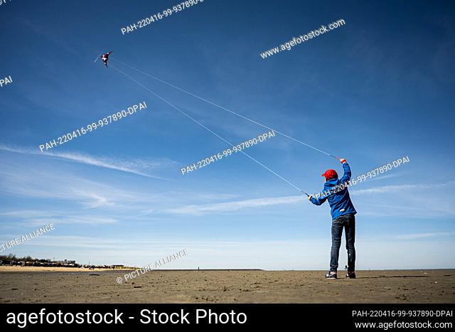 dpatop - 16 April 2022, Lower Saxony, Cuxhaven: A boy flies his kite on the North Sea beach of Cuxhaven in nice weather. Photo: Mohssen Assanimoghaddam/dpa