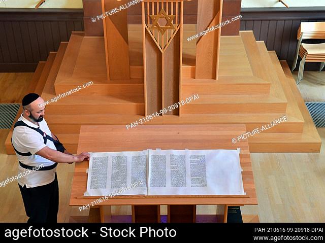 16 June 2021, Thuringia, Mühlhausen: Torah scribe Reuven Yaakobov stands at a new Torah scroll in the synagogue, made as a gift from the Protestant and Catholic...