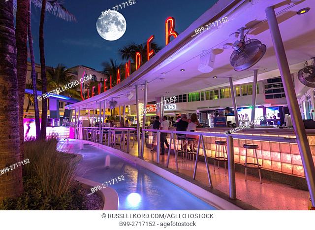 OUTDOOR BAR CLEVELANDER HOTEL OCEAN DRIVE MIAMI BEACH FLORIDA USA