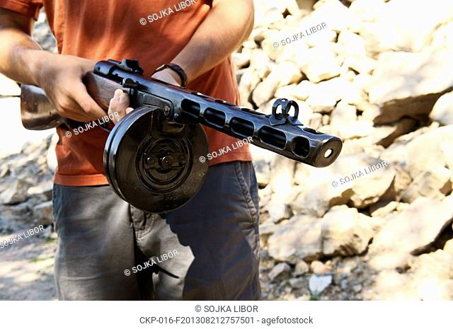 Illustrative photo, PPSh-41 (Pistolet-Pulemyot Shpagina, Shpagin machine pistol), a Soviet submachine gun, weapon, young man, youngster, MODEL RELEASED