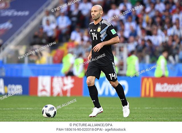 16 June 2018, Russia, Moscow, Soccer, FIFA World Cup 2018, Group D, Matchday 1 of 3, Argentina vs Iceland at the Spartak Stadium: Javier Mascherano in action