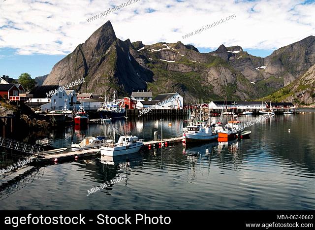 Hamn›y harbor, Lofoten, Norway