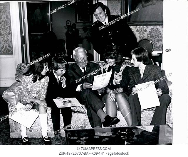 Jul. 07, 1972 - ?¢‚Ç¨?ìHelp Police?¢‚Ç¨¬ù Winners at No.10: Prime Minister Edward Heath is seen with the four winners of the Metropolitan Police Young?¢‚Ç¨‚Ñ¢s...