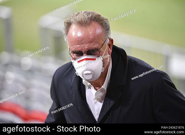 Karl Heinz RUMMENIGGE leaves FC Bayern early! Archive photo: Karl-Heinz RUMMENIGGE (Management Chairman, M) with mouth and nose covering, walks to the tribuene