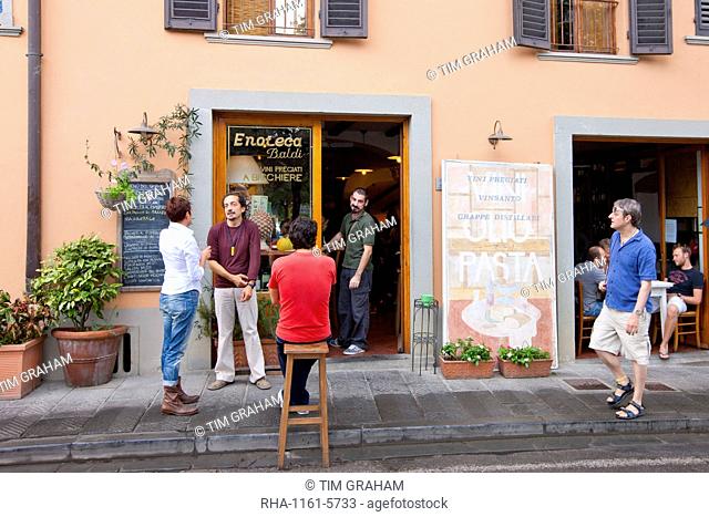 Diners at restaurant Enoteca Baldi in Piazza Bucciarelli, Panzano-in-Chianti, Tuscany, Italy