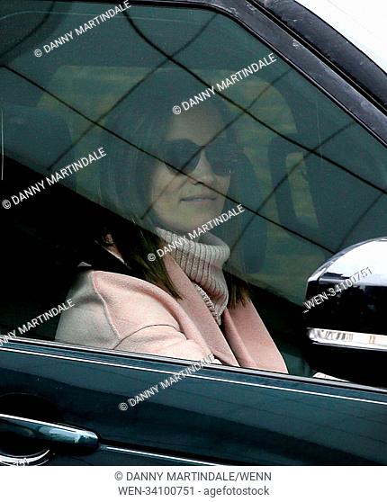 Visitors arrive at Kensington Palace to see the Duchess of Cambridge's new born baby Featuring: Pippa Middleton Where: London