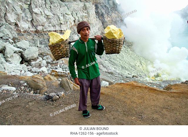 Sulphur miner of Ijen volcano, Eastern Java, Indonesia, Southeast Asia, Asia