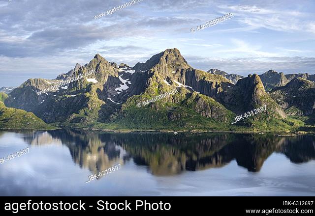 Mountain panorama, Fjord Raftsund and mountains, view from the top of Keiservarden or Digermulkollen, Vesterålen, Norway, Europe