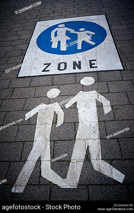 Markierung für eine Fußgängerzone in Berlin Spandau