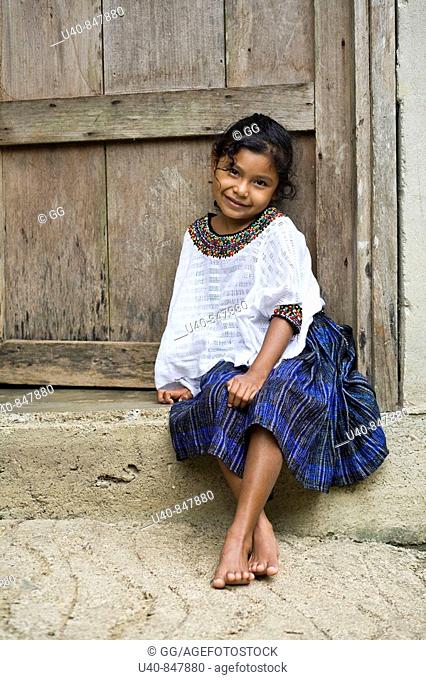 Guatemala, Rio Dulce, Mayan Girl