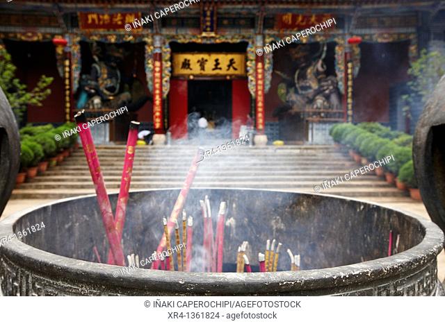 Huating Temple, Mountains Shi Shan Shan Xi, Yunnan, China