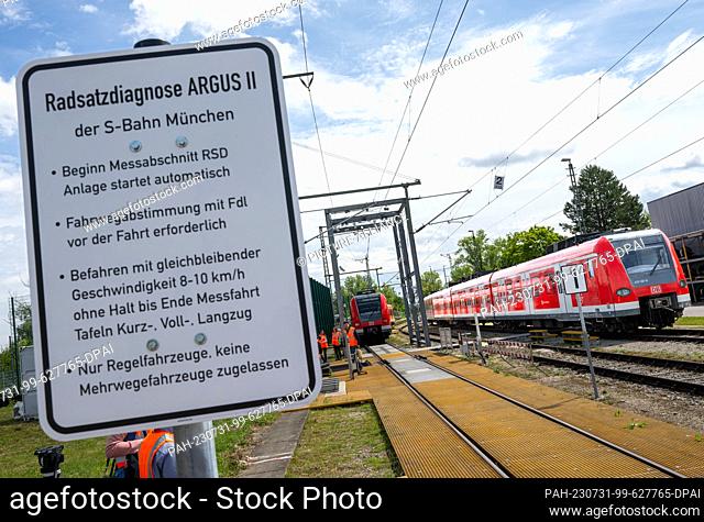 31 July 2023, Bavaria, Munich: A commuter train passes through a digitized wheelset measuring system during a press and photo session at the Munich-Steinhausen...