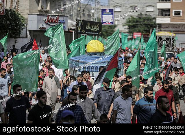 15 October 2021, Palestinian Territories, Jabalia: Palestinian supporters of Hamas Islamist movement hold up a model of Jerusalem's Dome of the Rock