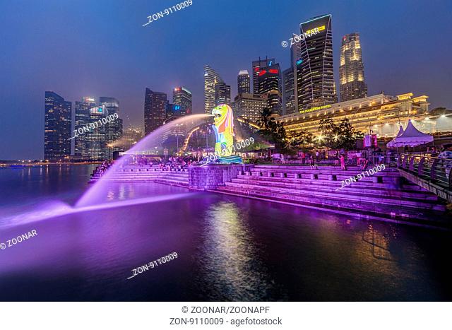 Merlion Statue and Fontain in Singapore by night