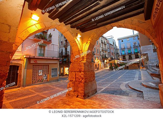 Arcades at Merceria street. Tarragona old town, Catalonia, Spain