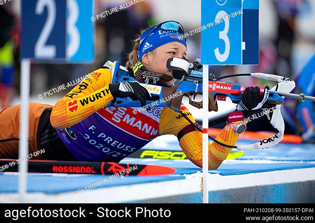 08 February 2021, Slovenia, Pokljuka: Biathlon: World Championships, women's training. Franziska Preuß from Germany in action at the shooting range