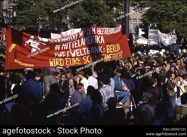 Demonstration in Berlin versus the meeting of the IMF, International Monetary Fund and World Bank in September 1988, demonstrators on Strasse des 17