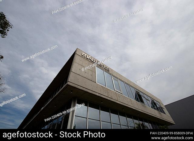 07 April 2022, Argentina, Garin: plant of the pharmaceutical company mAbxience. The plant produces 3 million doses of AstraZeneca's Corona drug and 100...
