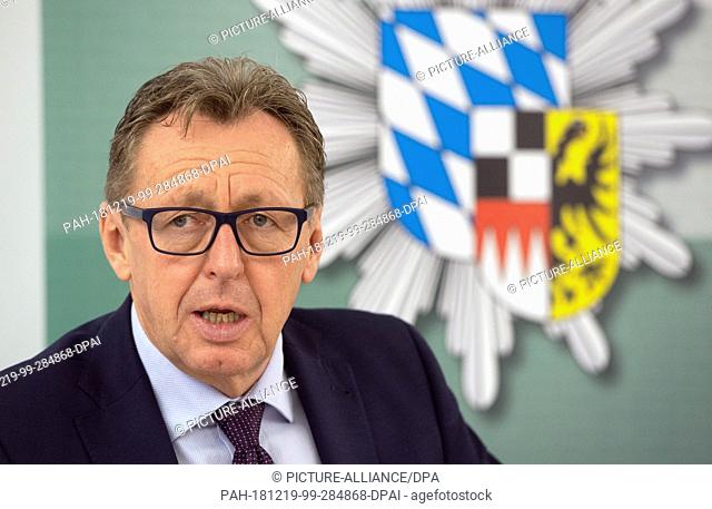 19 December 2018, Bavaria, Ansbach: The head of the Ansbach Criminal Investigation Department, Herrmann Lennert, will speak during a press conference at the...
