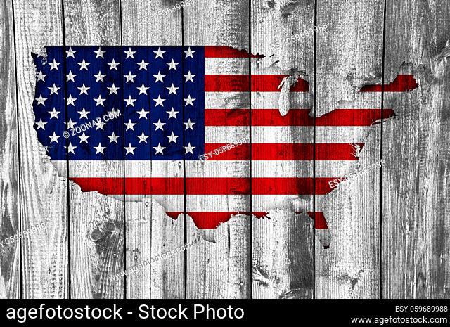Karte und Fahne der USA auf verwittertem Holz - Map and flag of the USA on weathered wood