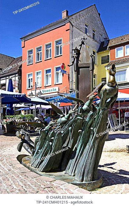 Germany, Munchhausen, Bodenwerder, baron Munchausen sculpture