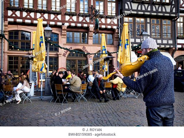 violin streetplayer on Roemer, Hesselbach, Frankfurt a. M