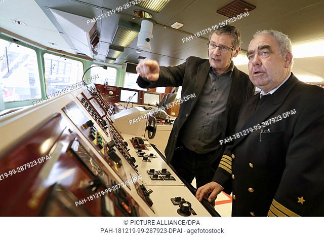 19 December 2018, Hamburg: Captain Detlef Korte and cruise leader Christian Hübscher (l) talk during a press tour on the bridge of the research vessel...
