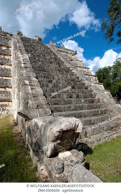 MEXICO, YUCATAN PENINSULA, NEAR CANCUN, MAYA RUINS OF CHICHEN ITZA, TOMB OF THE GRAND SACERDOTE, SERPENT HEADS ON BASE OF STEPS