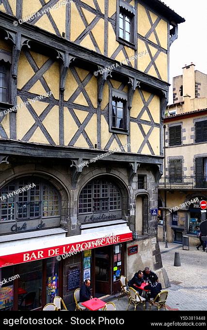 Architecture, Rue de la Rodade, historic part of Montferrand - district of Clermont-Ferrand, Clermont-Ferrand, Puy-de-Dôme, Auvergne, Auvergne-Rhône-Alpes