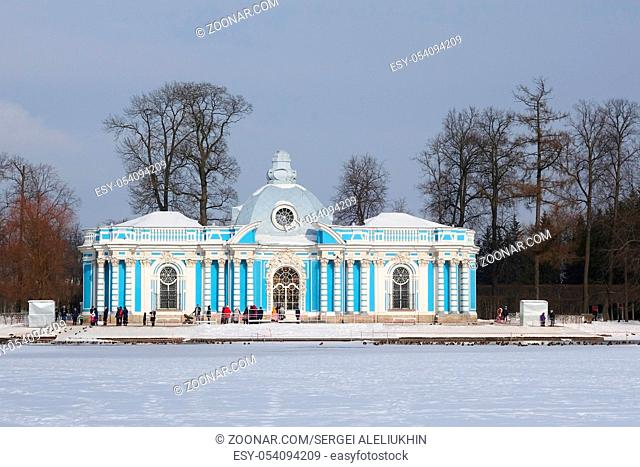 A walk on the March day in Catherine Park in Tsarskoe Selo, Grotto Pavilion